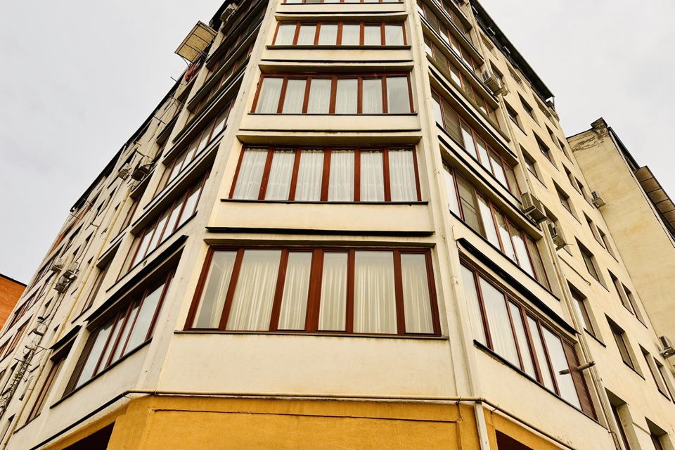 Продаётся 4-комнатная квартира, 160 м²