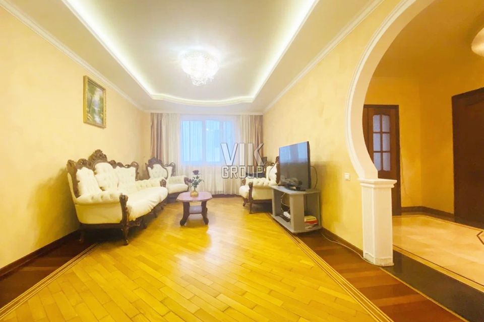 Продаётся 4-комнатная квартира, 110 м²