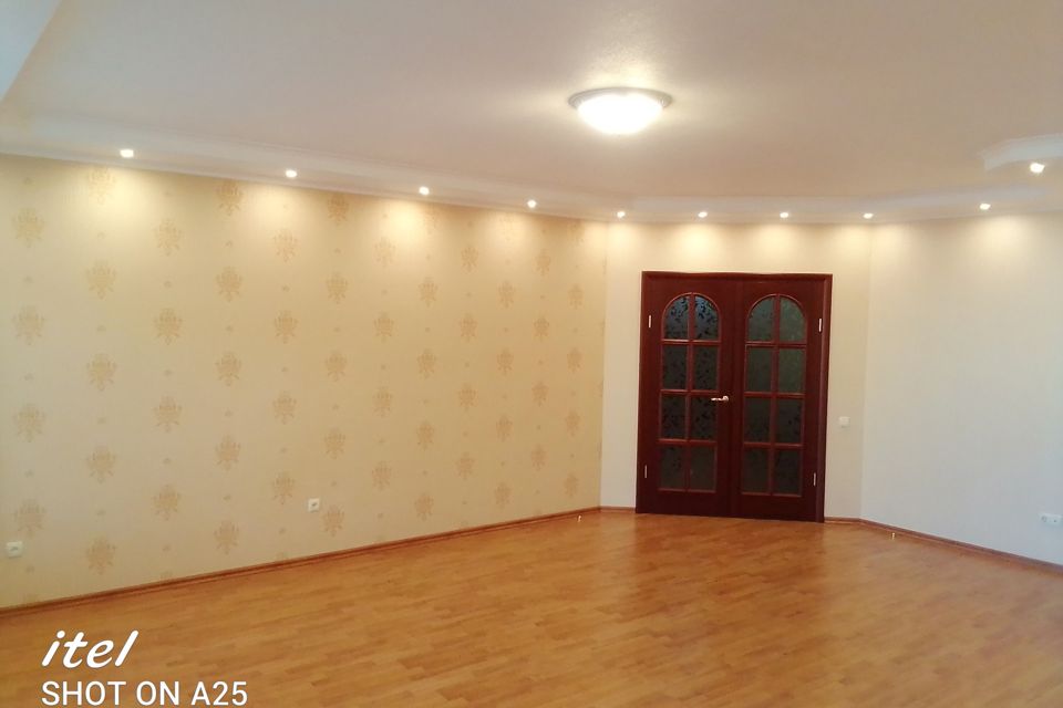 Продаётся 3-комнатная квартира, 118.6 м²