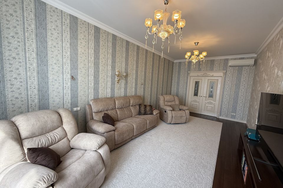 Продаётся 3-комнатная квартира, 123.2 м²