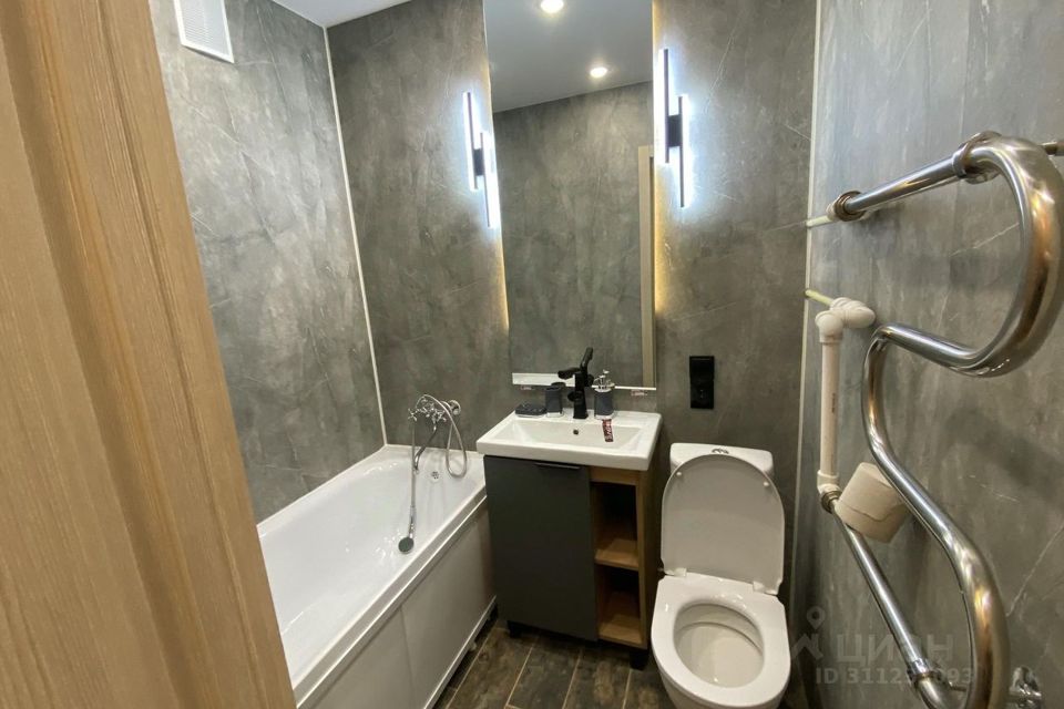Продаётся 3-комнатная квартира, 42.1 м²
