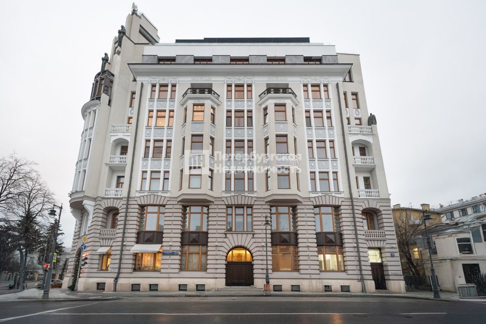 Продаётся 4-комнатная квартира, 469.9 м²