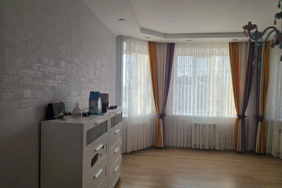 Продаётся 3-этажный дом, 330 м²