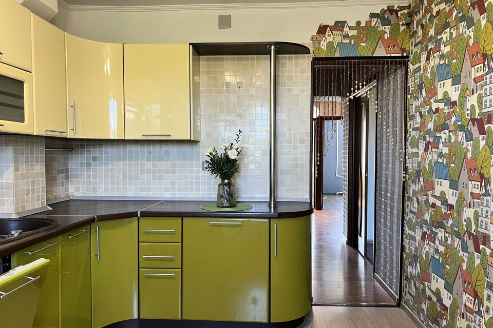 Продаётся 4-комнатная квартира, 72.7 м²