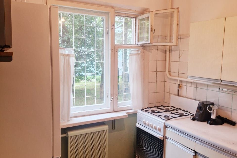 Продаётся 4-комнатная квартира, 57.9 м²