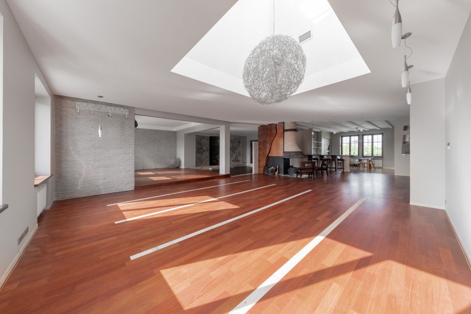 Продаётся 4-комнатная квартира, 307 м²