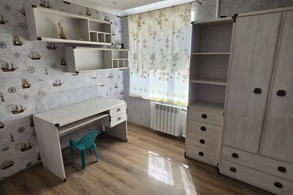 Продаётся 4-комнатная квартира, 82.5 м²