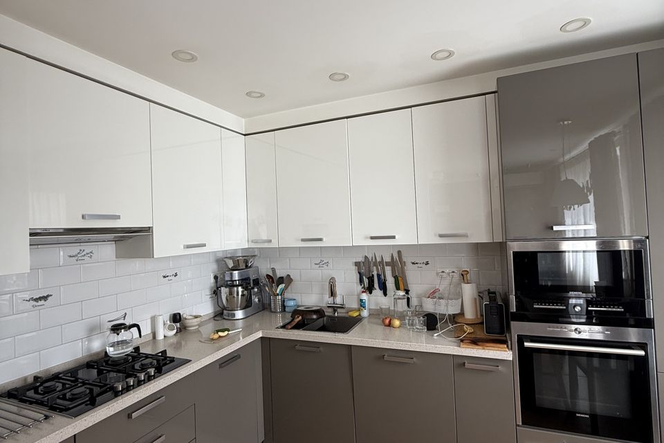 Продаётся 3-комнатная квартира, 67.8 м²