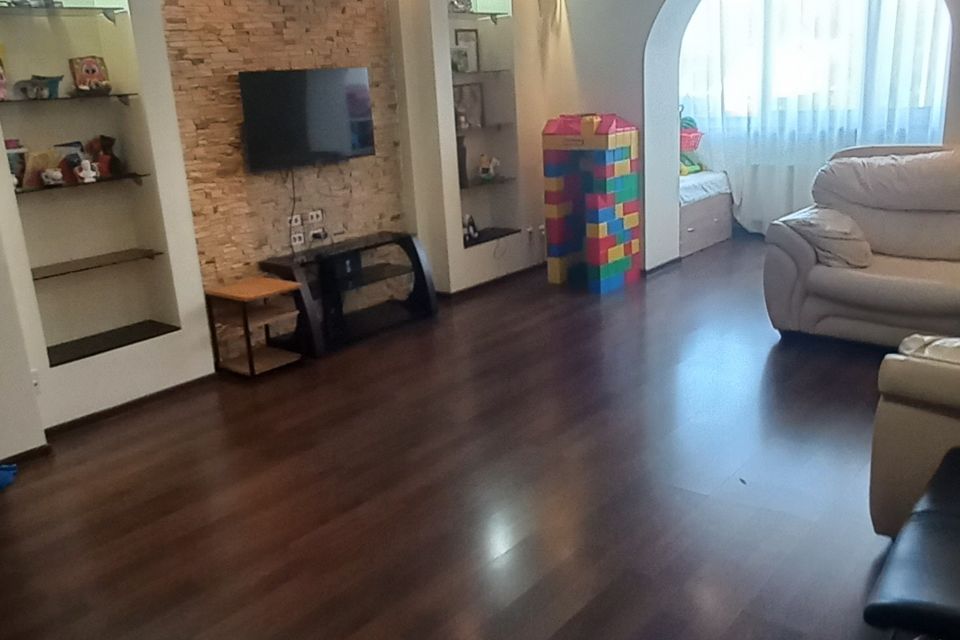 Продаётся 3-комнатная квартира, 95 м²