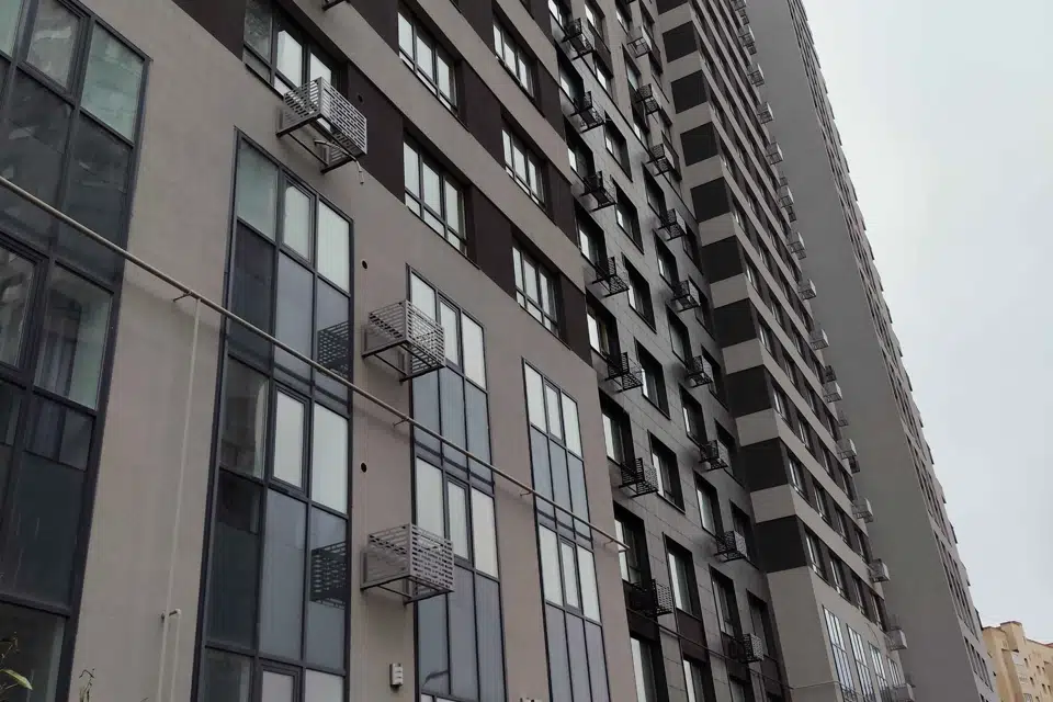 Продаётся 4-комнатная квартира, 140 м²