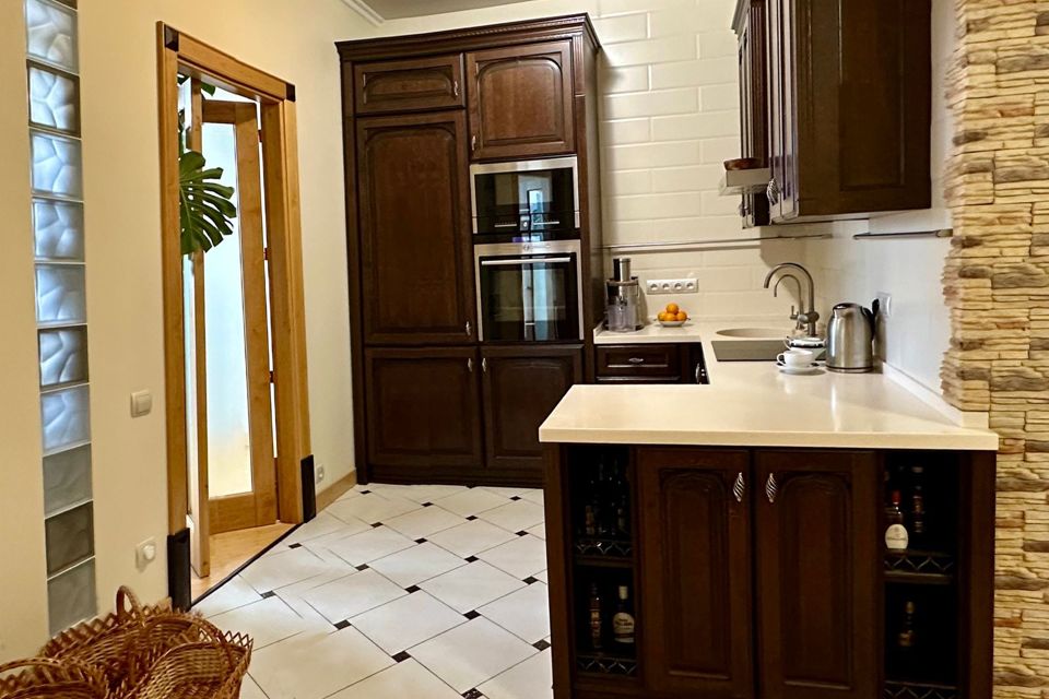 Продаётся 1-комнатная квартира, 61.5 м²