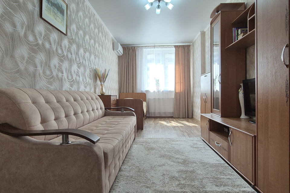Продаётся 1-комнатная квартира, 42 м²