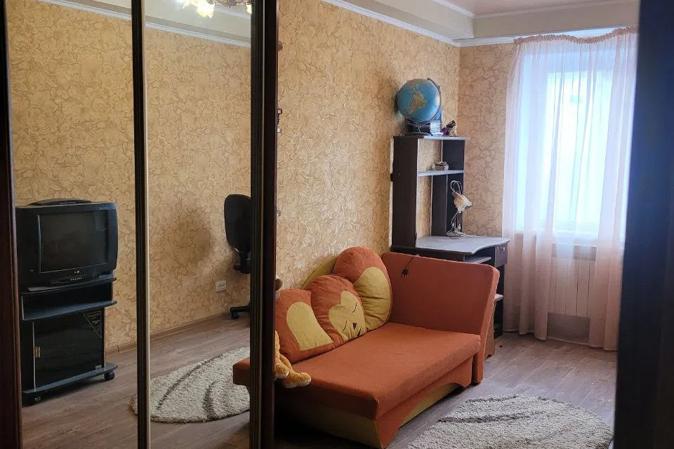 Продаётся 4-комнатная квартира, 69.7 м²