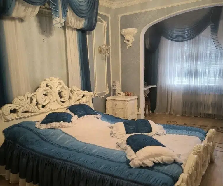 Продаётся 4-комнатная квартира, 132.5 м²