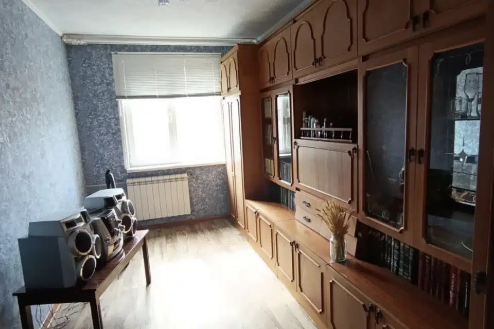 Продаётся 4-комнатная квартира, 61 м²