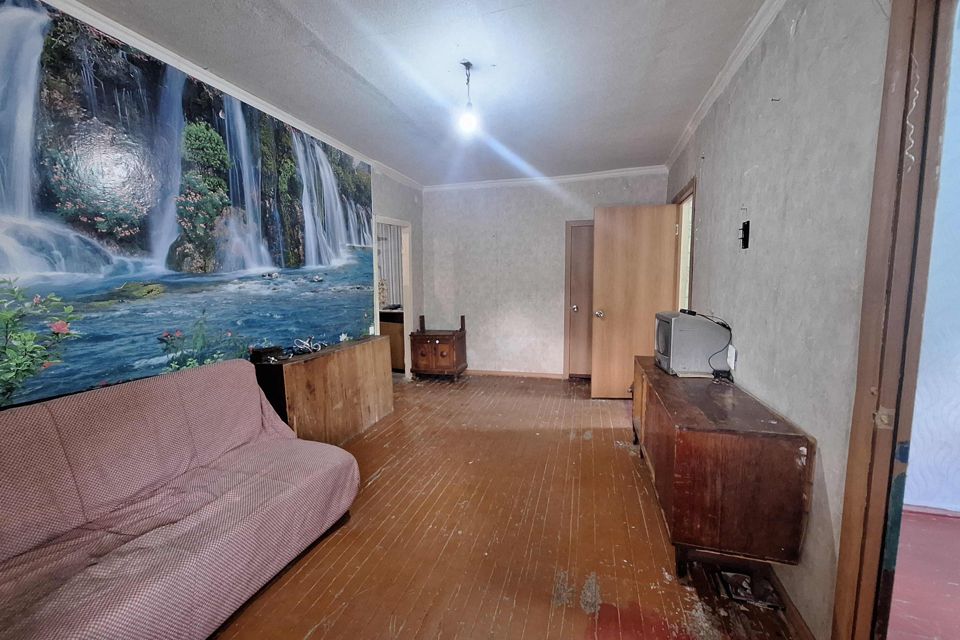 Продаётся 3-комнатная квартира, 45.7 м²