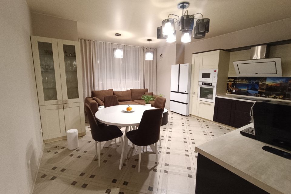 Продаётся 3-комнатная квартира, 111 м²