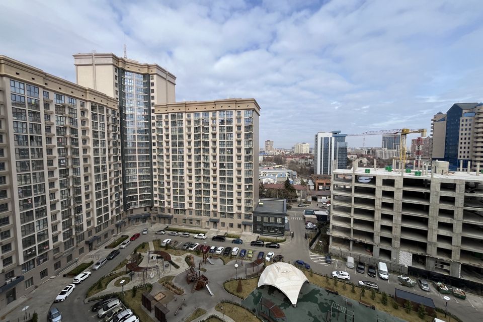 Продаётся 4-комнатная квартира, 125 м²