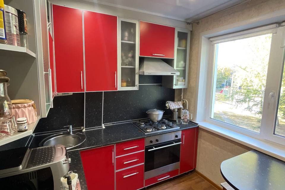 Продаётся 3-комнатная квартира, 49.6 м²