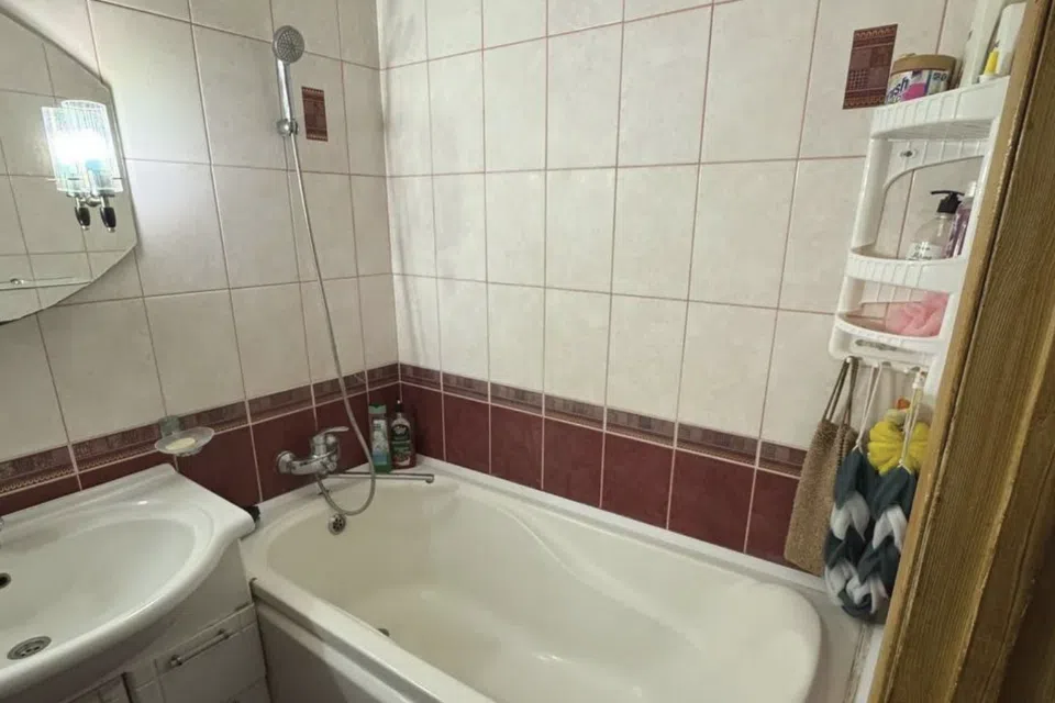 Продаётся 4-комнатная квартира, 80.6 м²