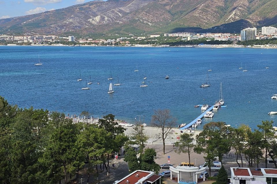 Продаётся 1-комнатная квартира, 72.2 м²