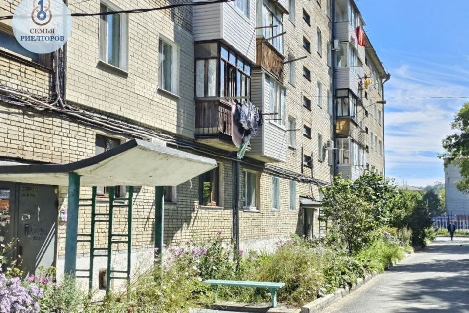 Продаётся 4-комнатная квартира, 62.8 м²