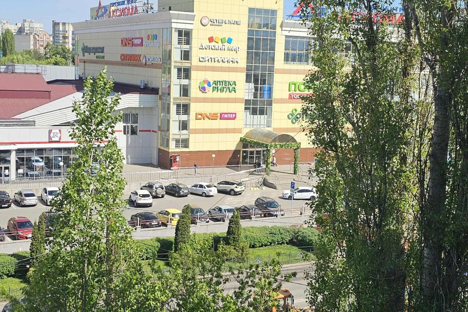 Продаётся 4-комнатная квартира, 98 м²