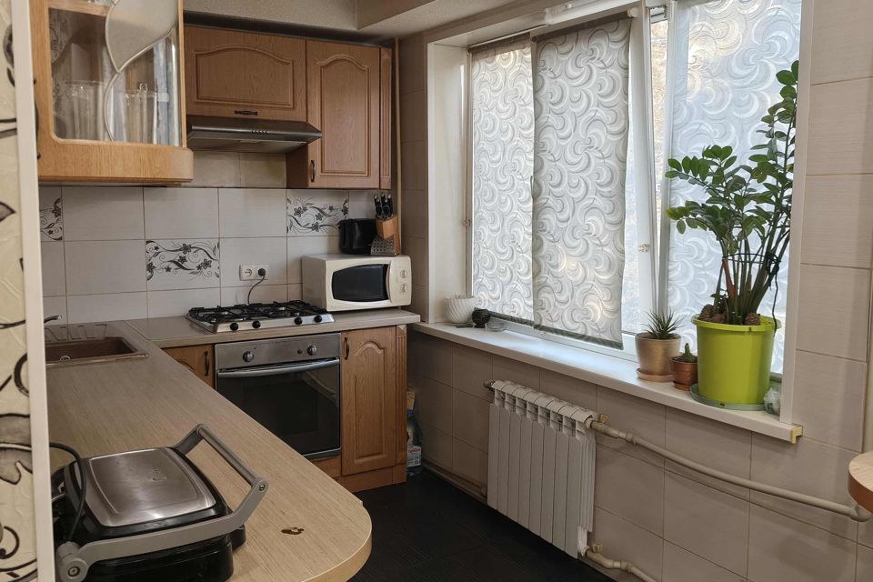 Продаётся 4-комнатная квартира, 66 м²