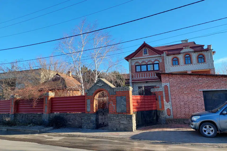 Продаётся 4-этажный дом, 567.8 м²