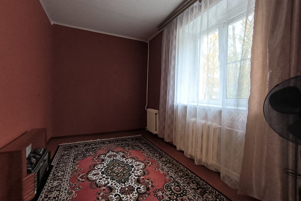 Продаётся 4-комнатная квартира, 60.4 м²