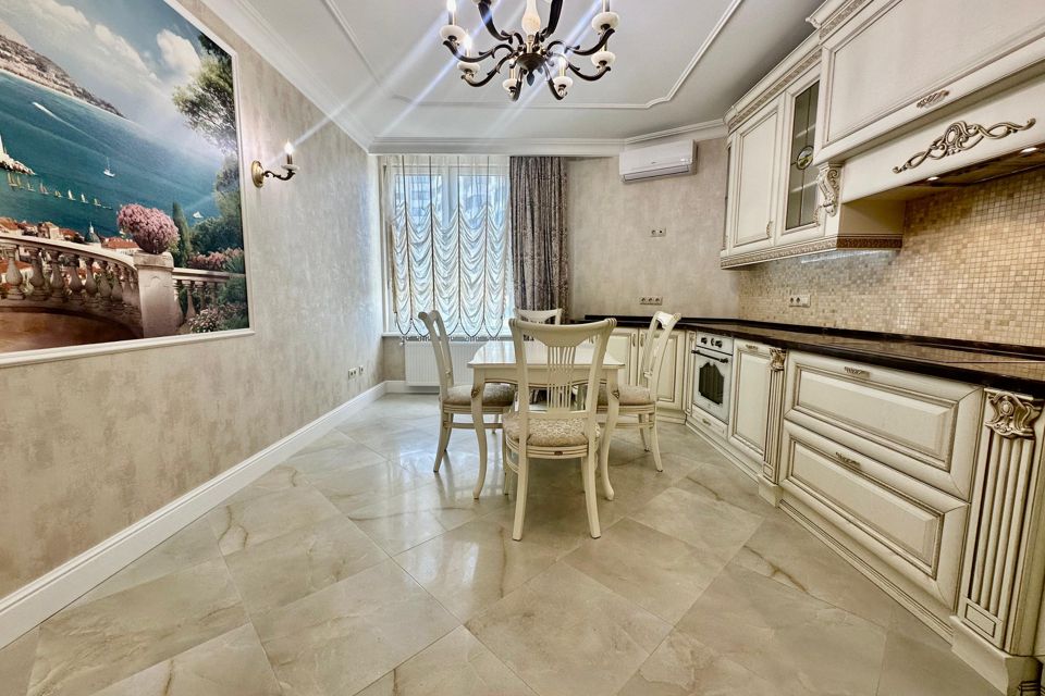 Продаётся 3-комнатная квартира, 127 м²
