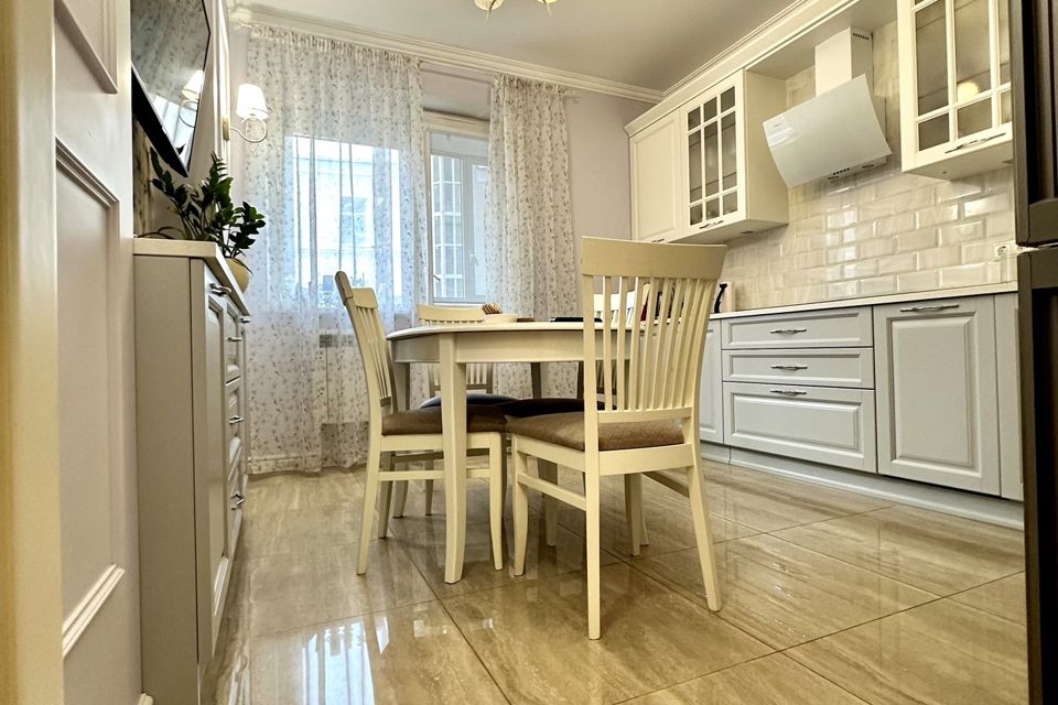 Продаётся 2-комнатная квартира, 72.7 м²
