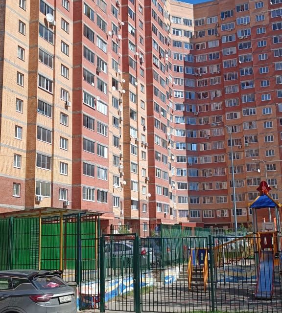 Продаётся 3-комнатная квартира, 106 м²