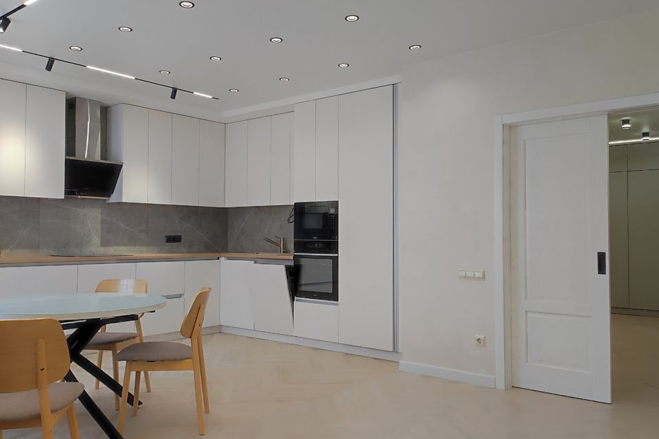 Продаётся 3-комнатная квартира, 105 м²