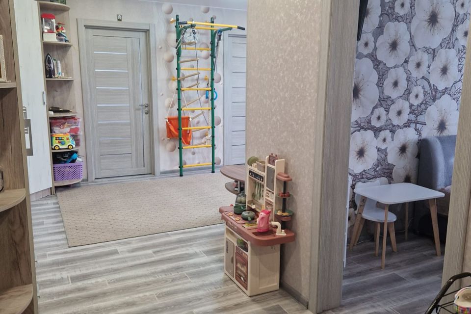 Продаётся 4-комнатная квартира, 62.2 м²