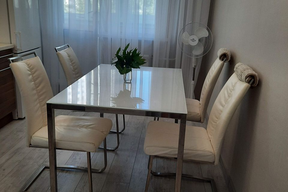 Сдаётся 2-комнатная квартира, 55 м²