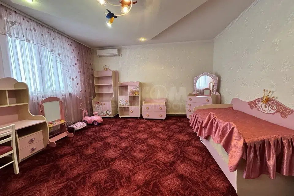 Продаётся 2-этажный дом, 418 м²