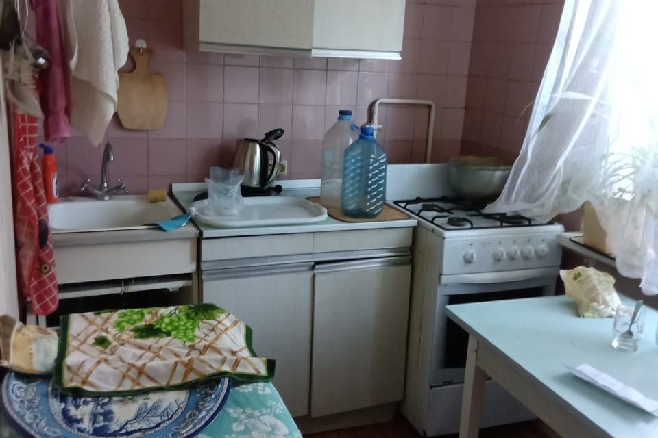 Продаётся 4-комнатная квартира, 65.7 м²