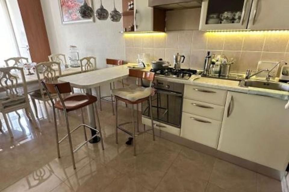 Продаётся 4-комнатная квартира, 117.4 м²