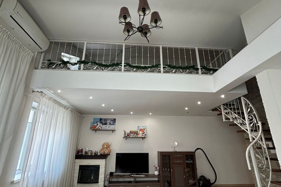 Продаётся 2-комнатная квартира, 101.5 м²