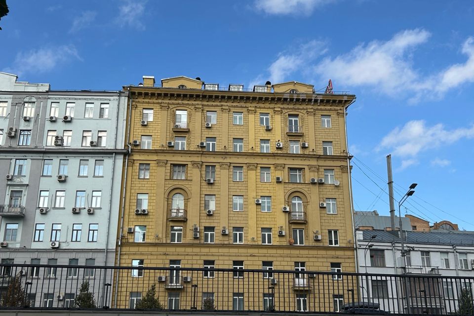 Продаётся 2-комнатная квартира, 69.9 м²