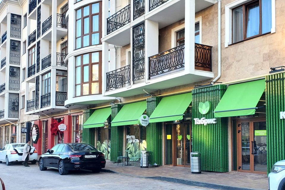 Продаётся 3-комнатная квартира, 100.4 м²