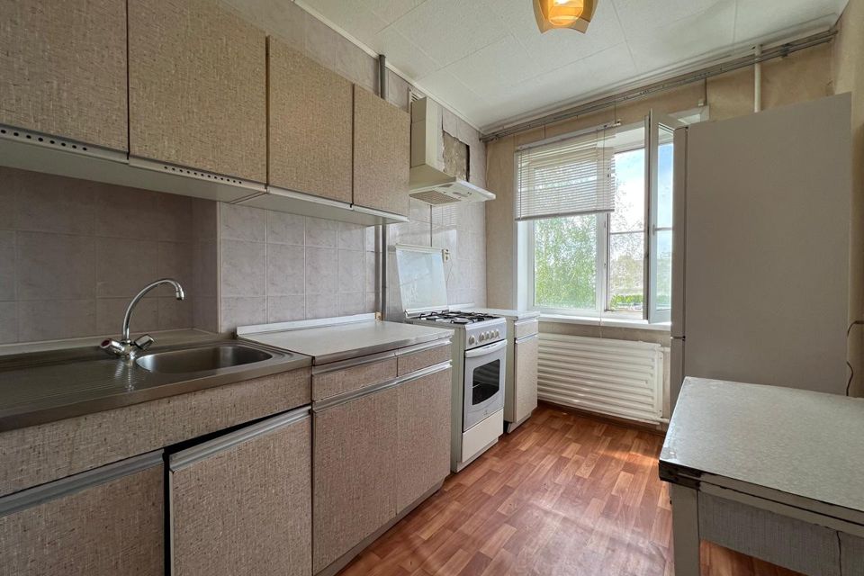 Продаётся 3-комнатная квартира, 52.3 м²