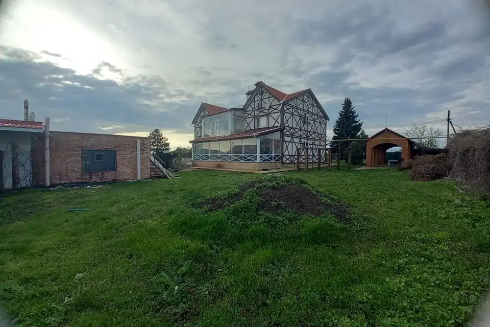 Продаётся 3-этажный дом, 337 м²