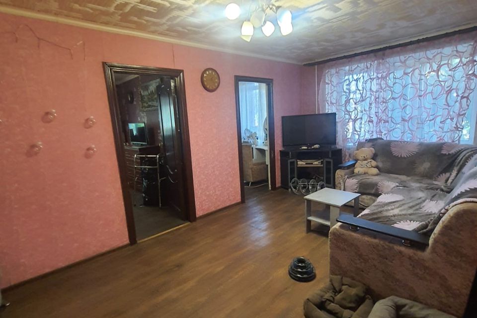 Продаётся 4-комнатная квартира, 61.5 м²