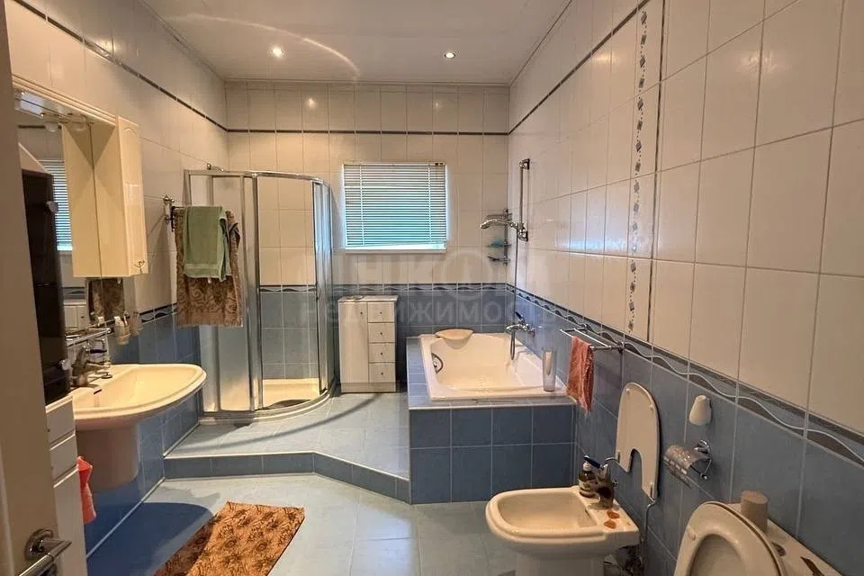 Продаётся 1-этажный дом, 195 м²