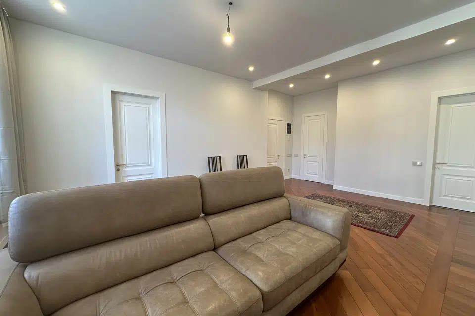 Продаётся 4-комнатная квартира, 97.6 м²