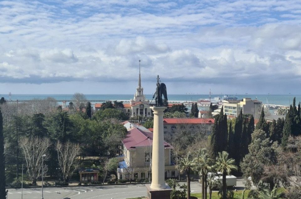 Сдаётся 4-комнатная квартира, 157 м²
