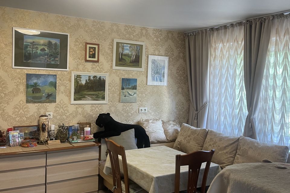 Продаётся 4-комнатная квартира, 61 м²