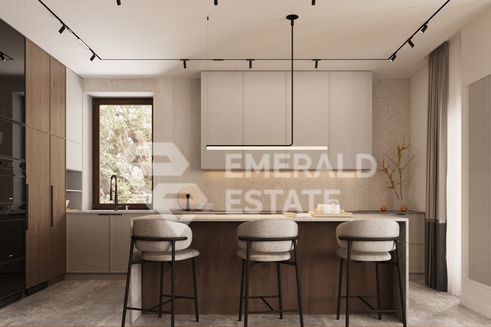 Продаётся 4-комнатная квартира, 223.4 м²